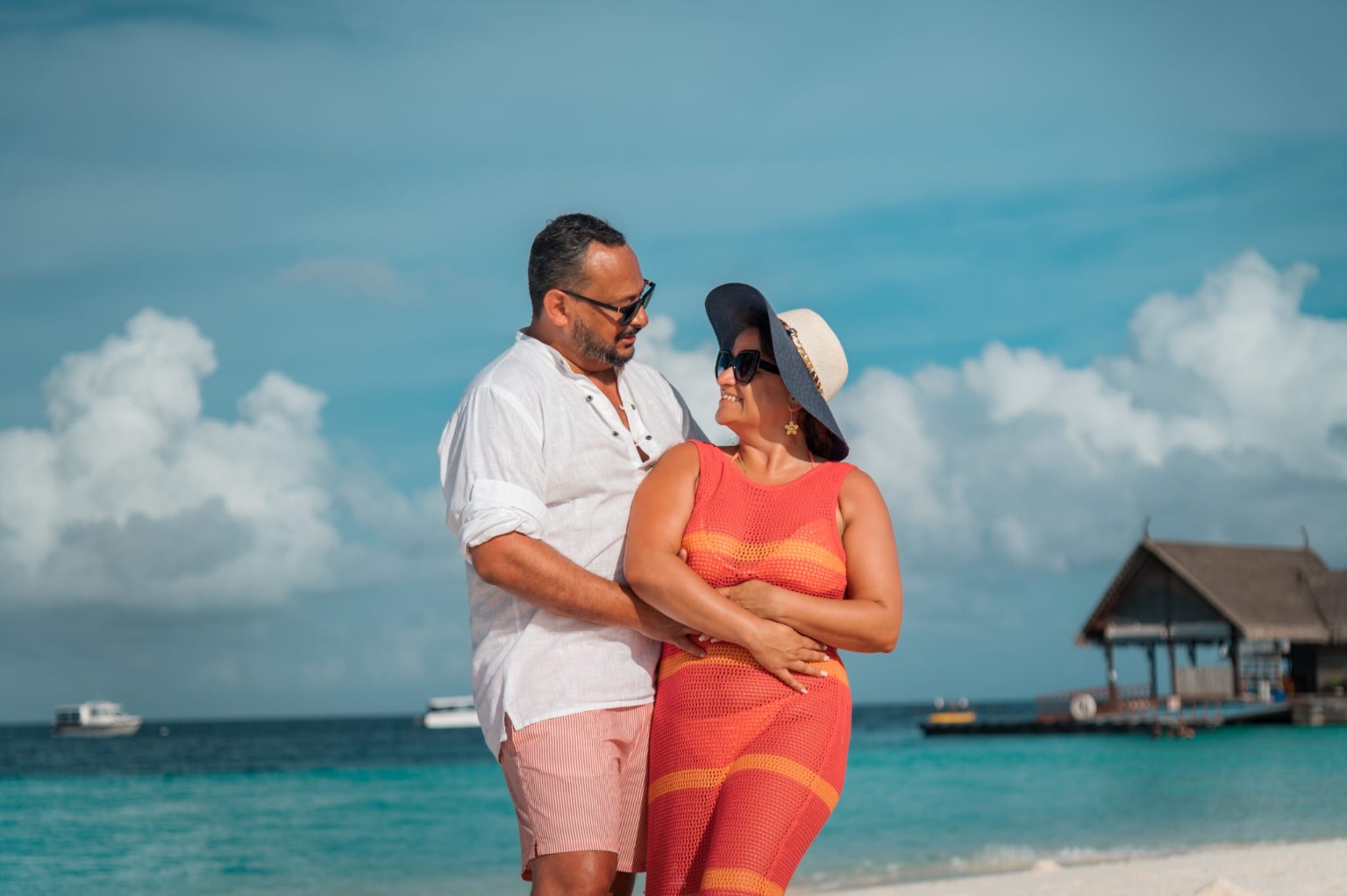 Marilene Costa e Hugo Santos numa praia das Maldivas