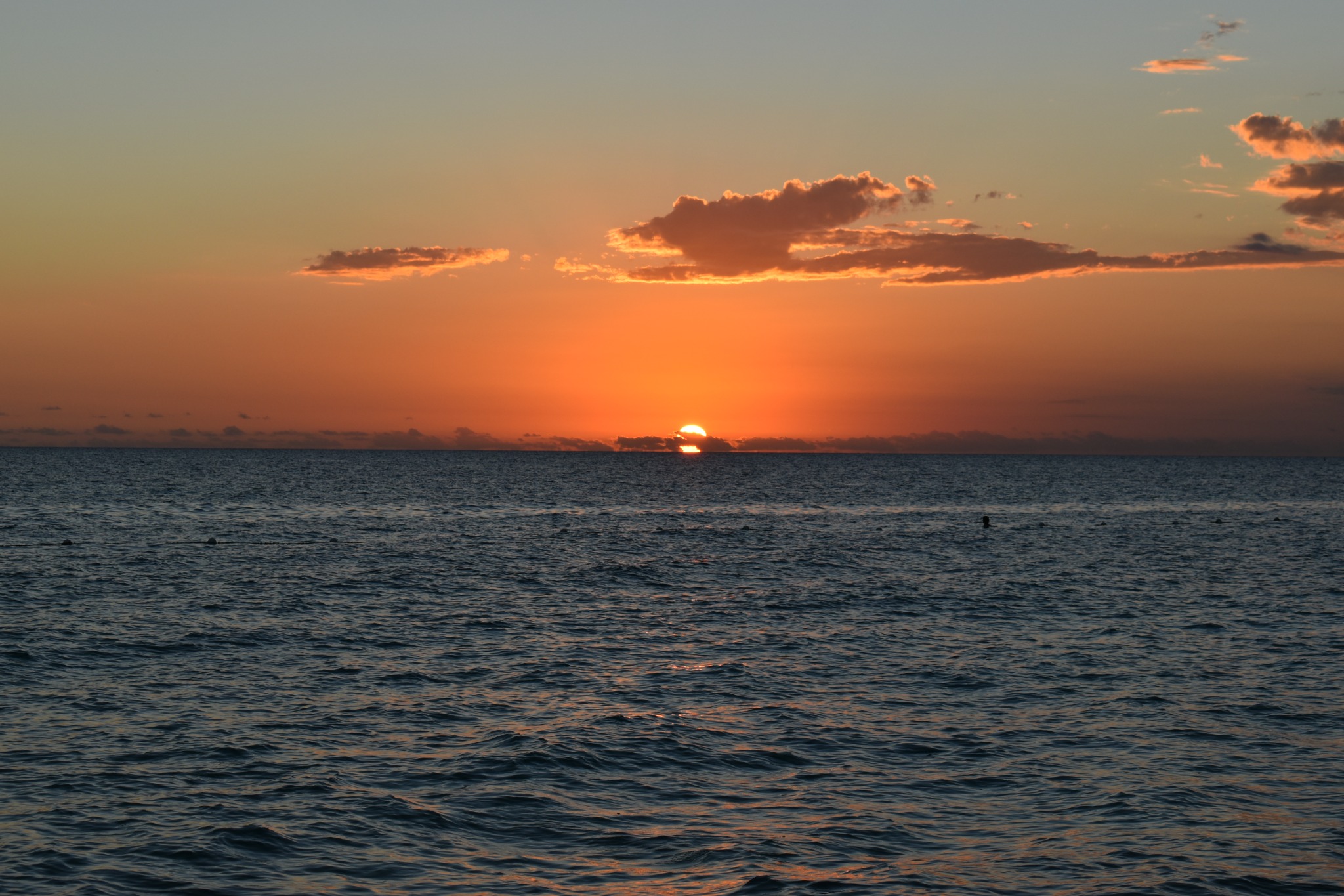 Pôr do sol sobre o mar na viagem a Bayahibe em 2022