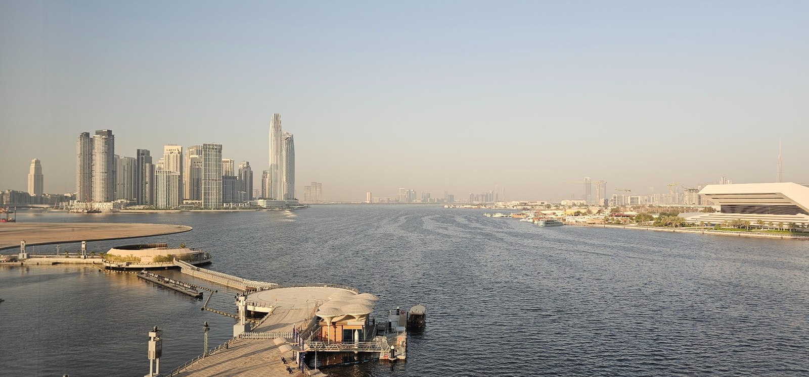 Vista sobre o Dubai Creek a partir do hotel em Festival City