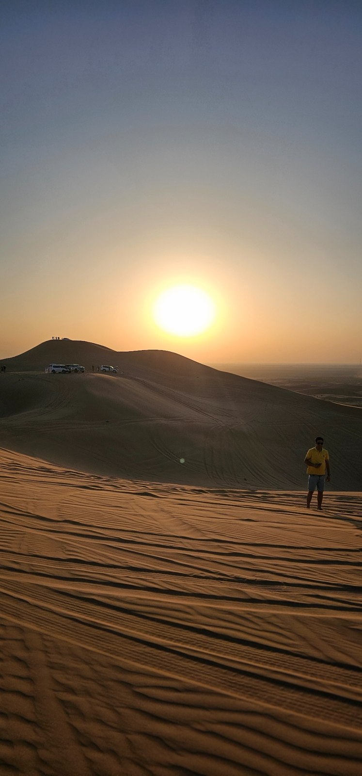 Sol a descer sobre as dunas do Dubai