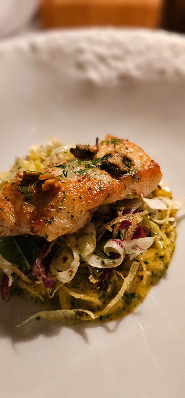 Prato de peixe servido no jantar de degustação